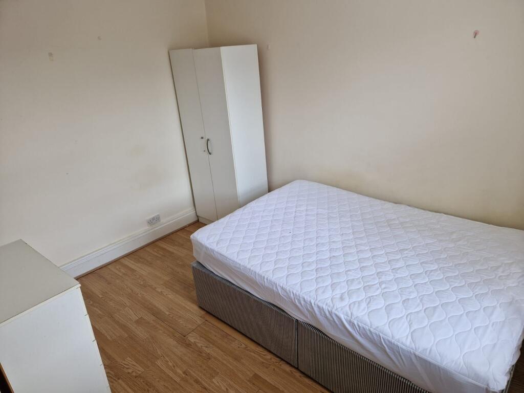 Main image of property: Flat ,  Park Street, Luton