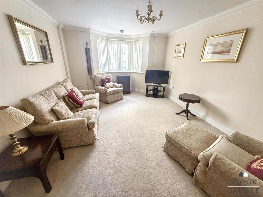 Apartment in Eastbourne, Seaside, Roselands - View 2