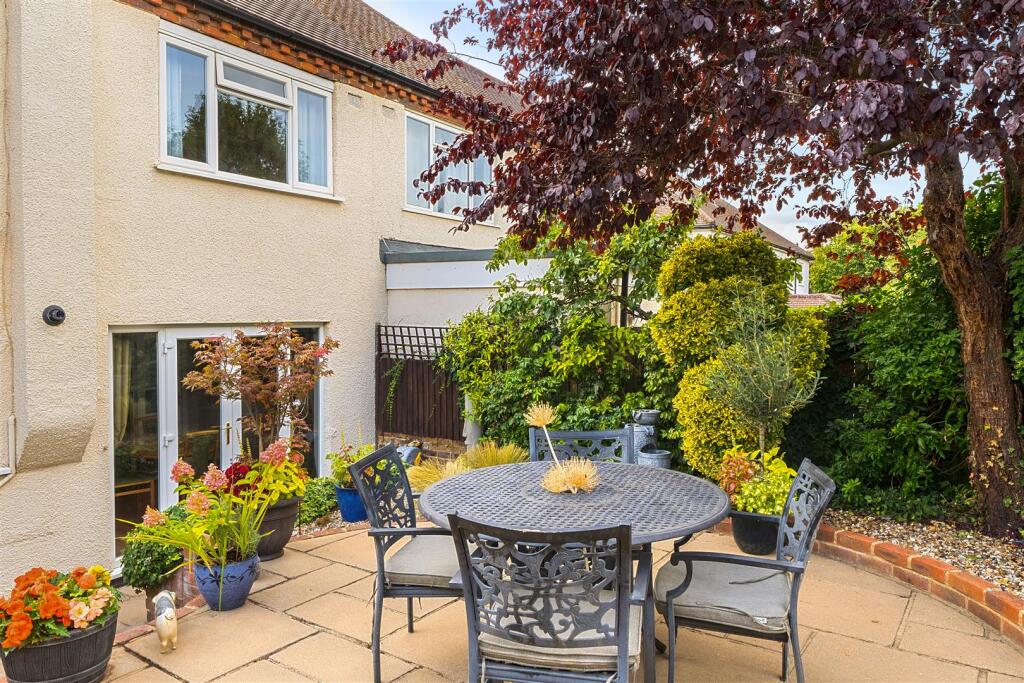 House in Reigate and Banstead, Banstead - View 4