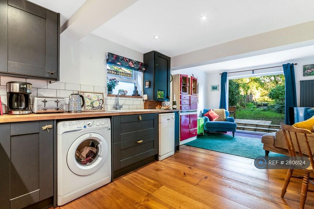 Main image of property: Earlsfield Road, Earlsfield, SW18