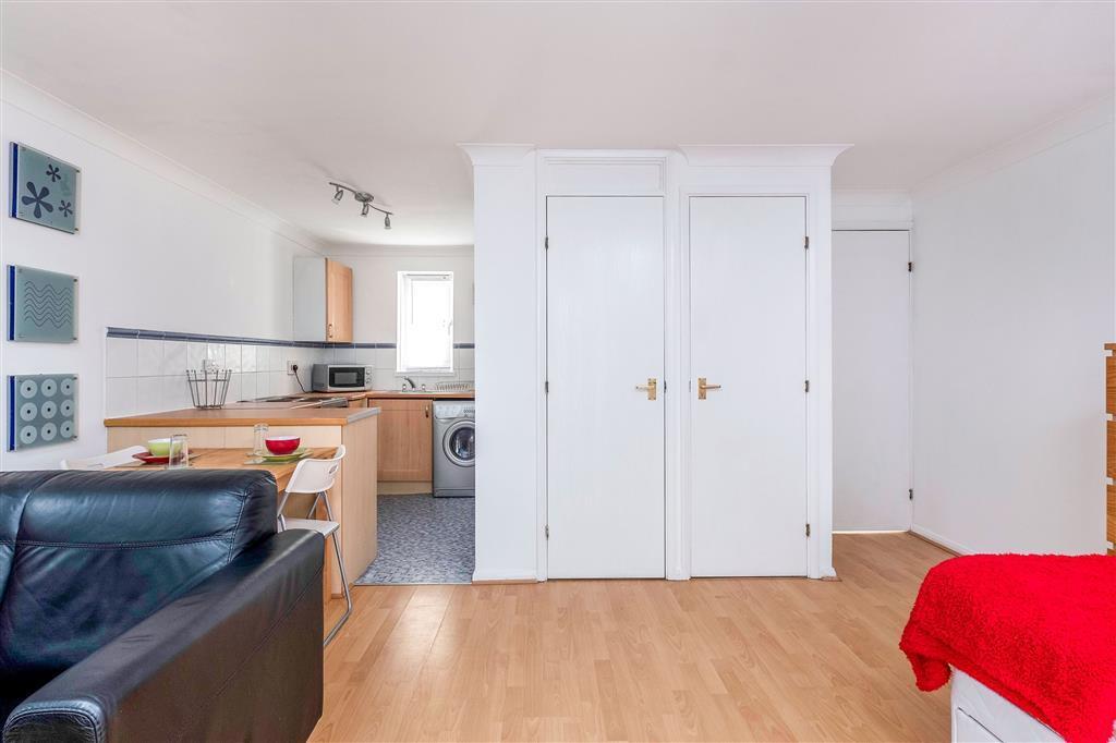 Apartment in Swansea - More