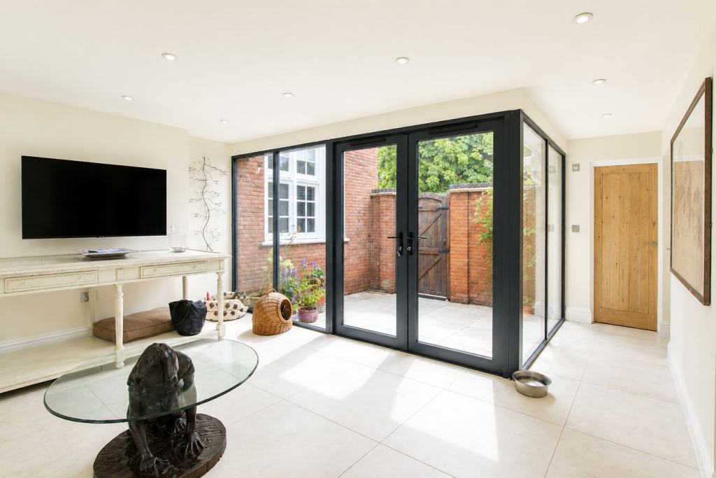 House in Southampton - More