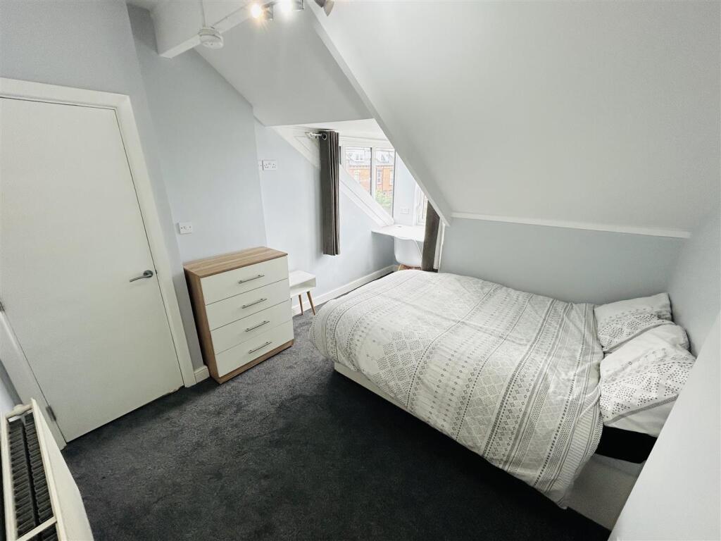 House in Leeds, Hyde Park - View 5