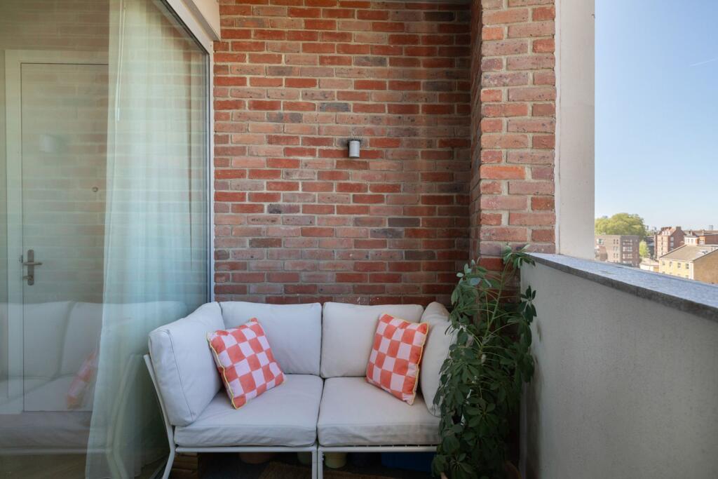 1 Maple Path, London, E5 - More
