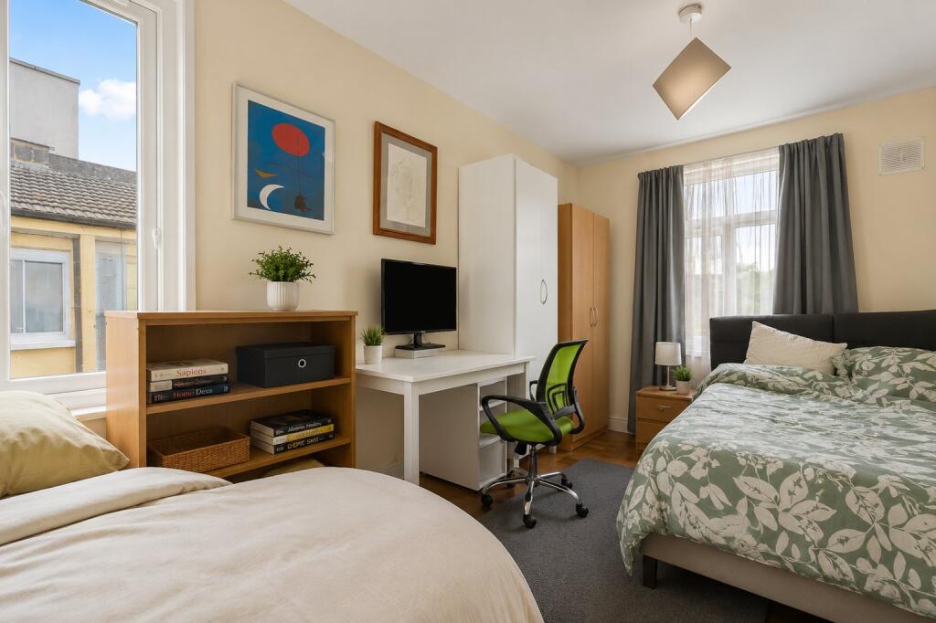 House in London, Tooting Graveney, Furzedown - More