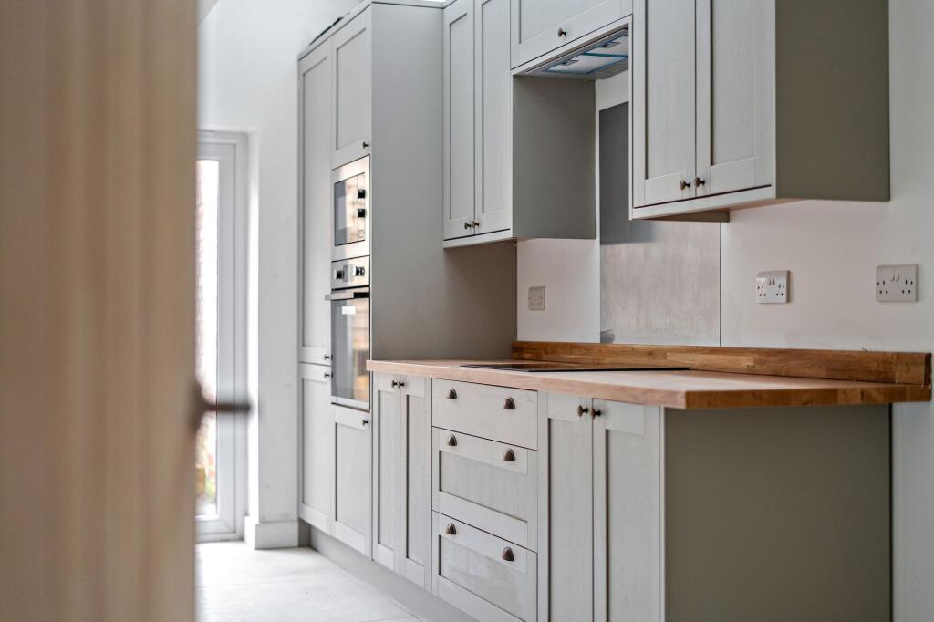 House in Waverley, Haslemere - View 5