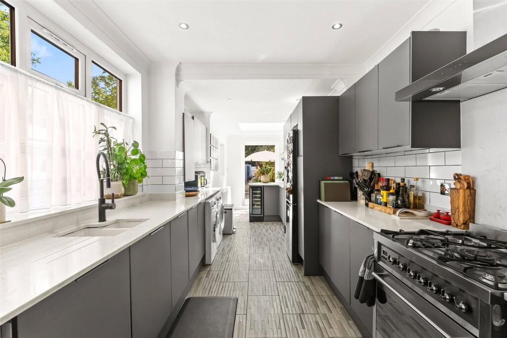House in London, The Beveree, Hampton - More