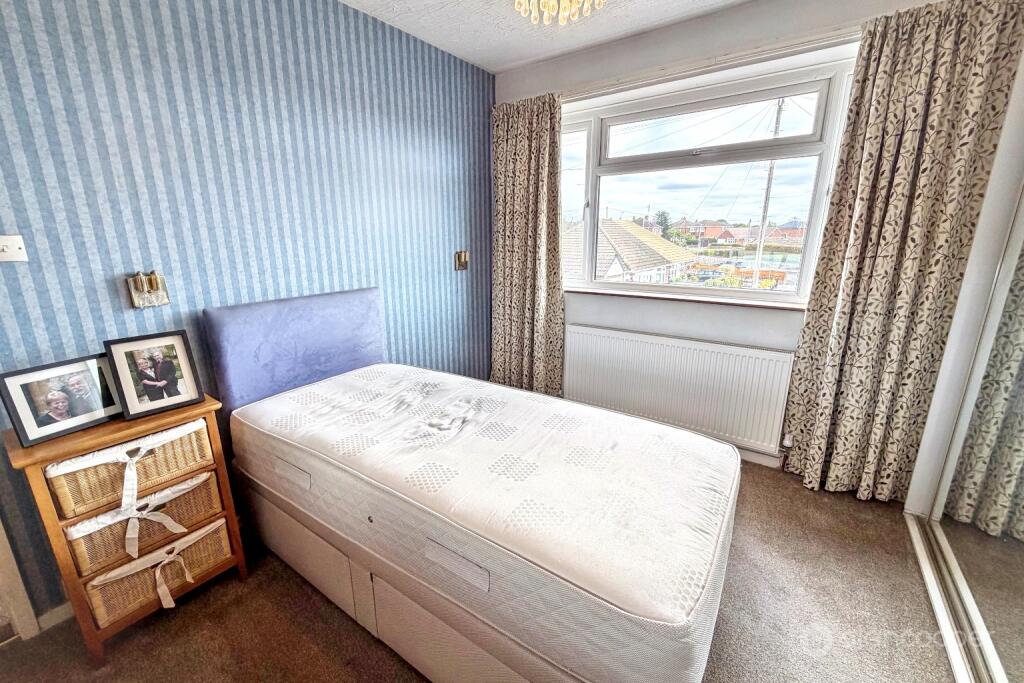 House in Nuneaton and Bedworth, Warwickshire - More