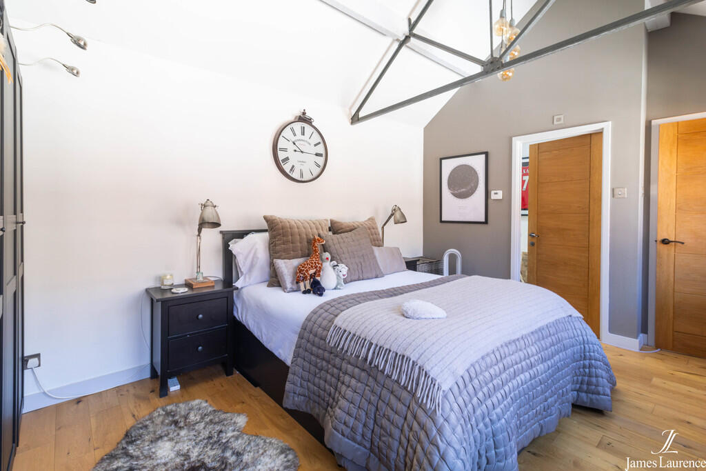 2 bedroom mews property for rent