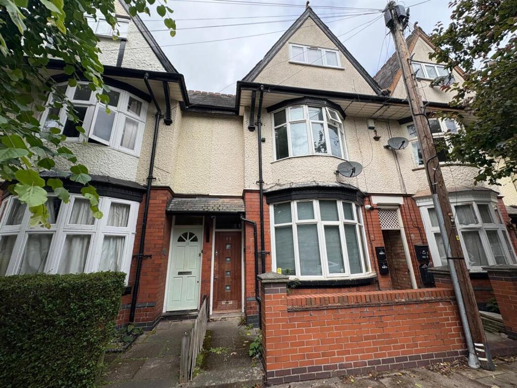 3-bed flat on Sweetbriar Road, West End, Leicester, £275,000
