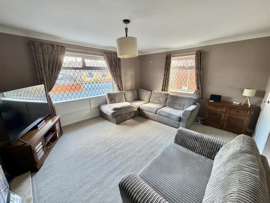 House in Wakefield - View 5