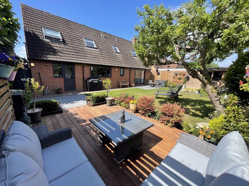 House in Flackwell Heath, Chepping Wycombe - View 4