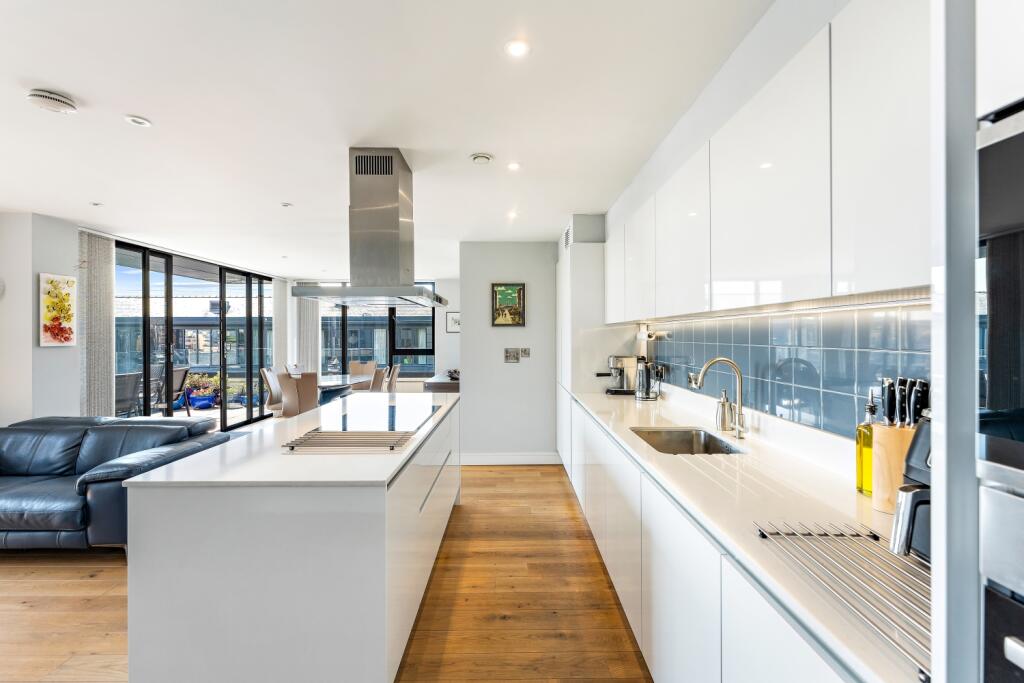 Apartment in Bristol, Canon's Marsh, Spike Island - More