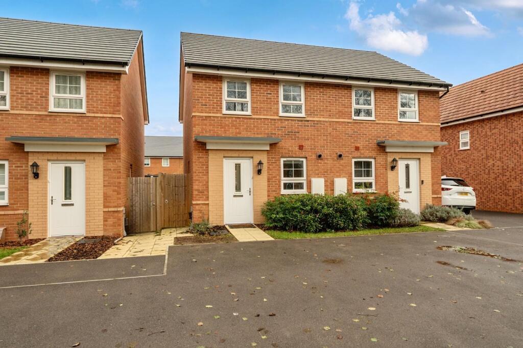 2-bed semi-detached on Chalk Dock Avenue, Bedhampton, £325,000