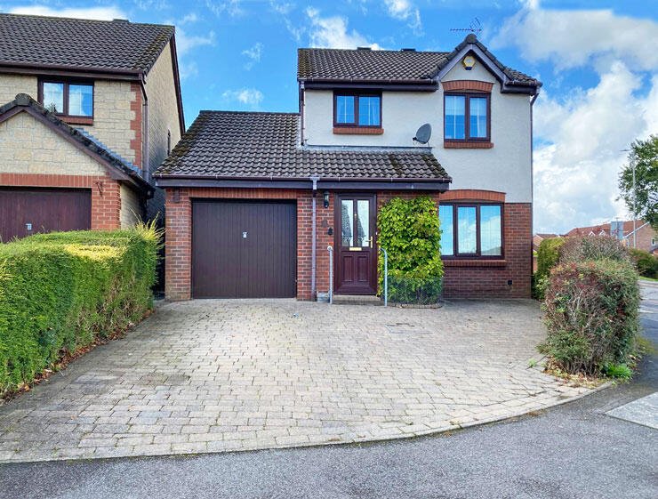 3-bed detached on Bron Las, Pen-Pedair-Heol, Hengoed, CF82 7TB, £258,000