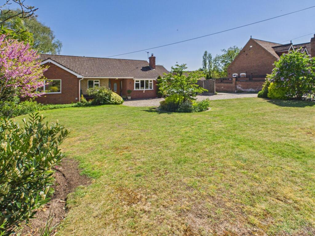 3-bed detached on Horncastle Road, Woodhall Spa, £489,000