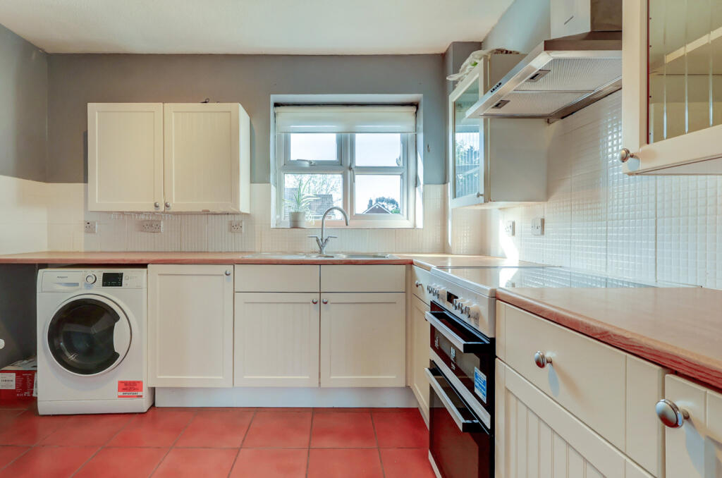 Pond Approach, Holmer Green, High Wycombe, Buckinghamshire, HP15 - View 5
