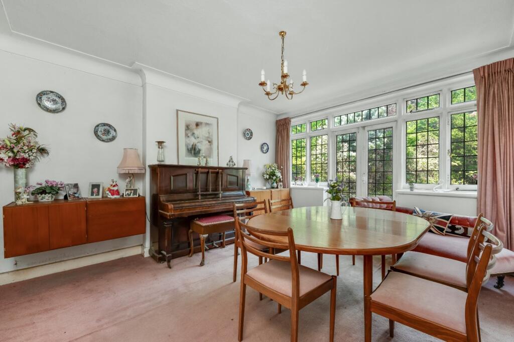 House in Kingston upon Thames - More