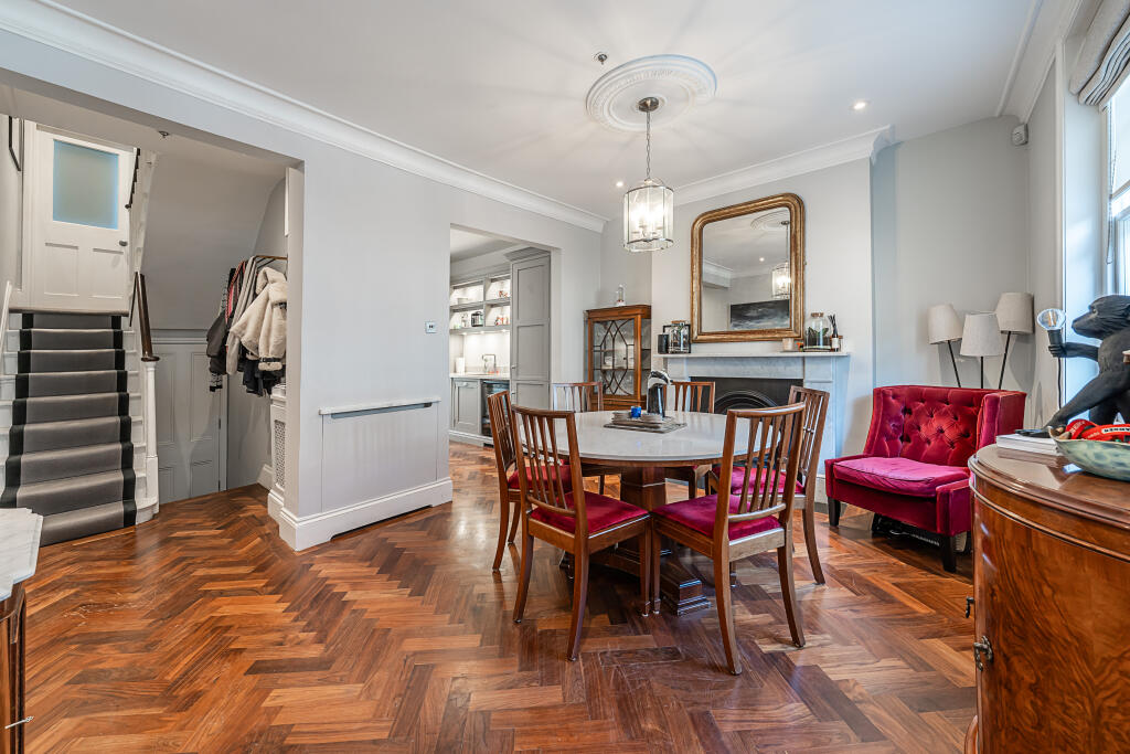 House in London, Victoria - View 2