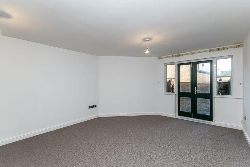 Laburnum Court, Lymm photo 3