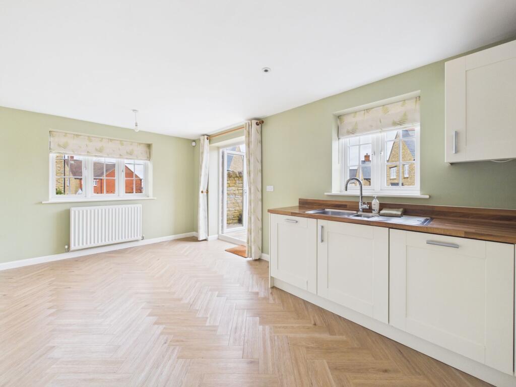 House in Silverstone, West Northamptonshire - View 5