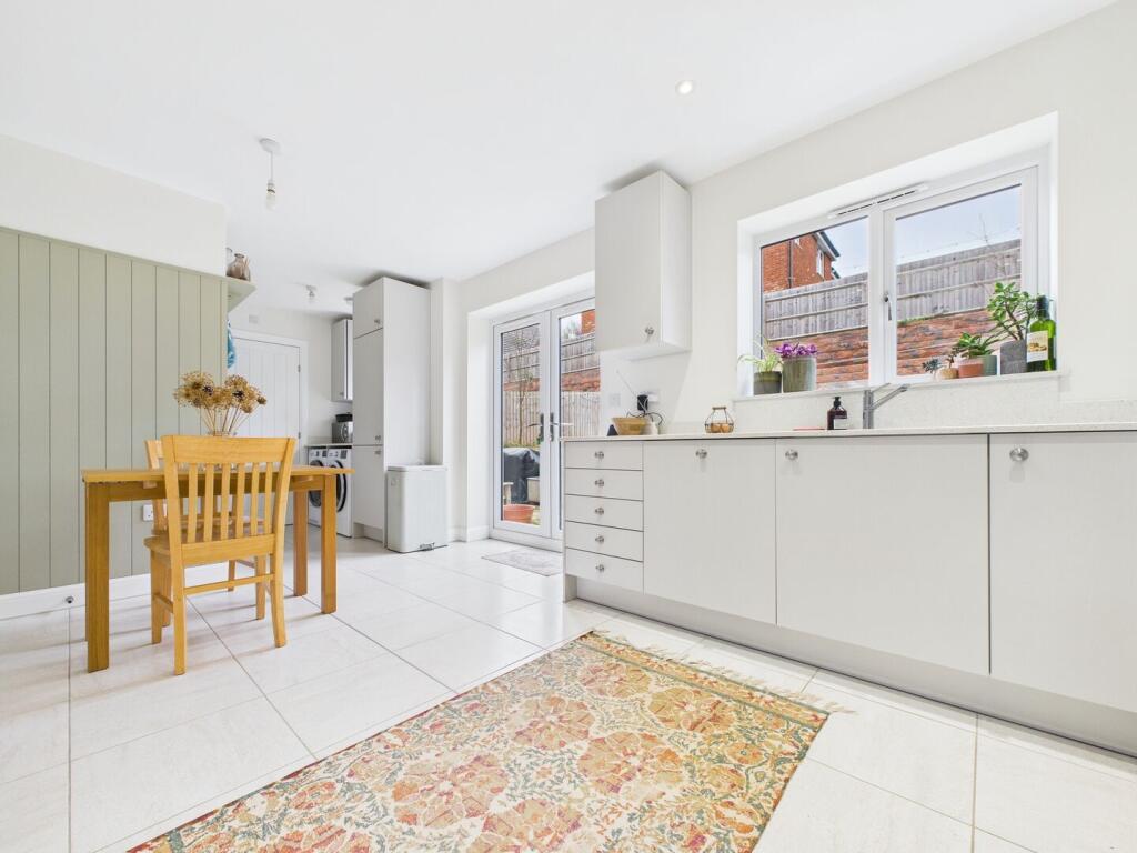 32 Beechfields Way, Newport photo 4