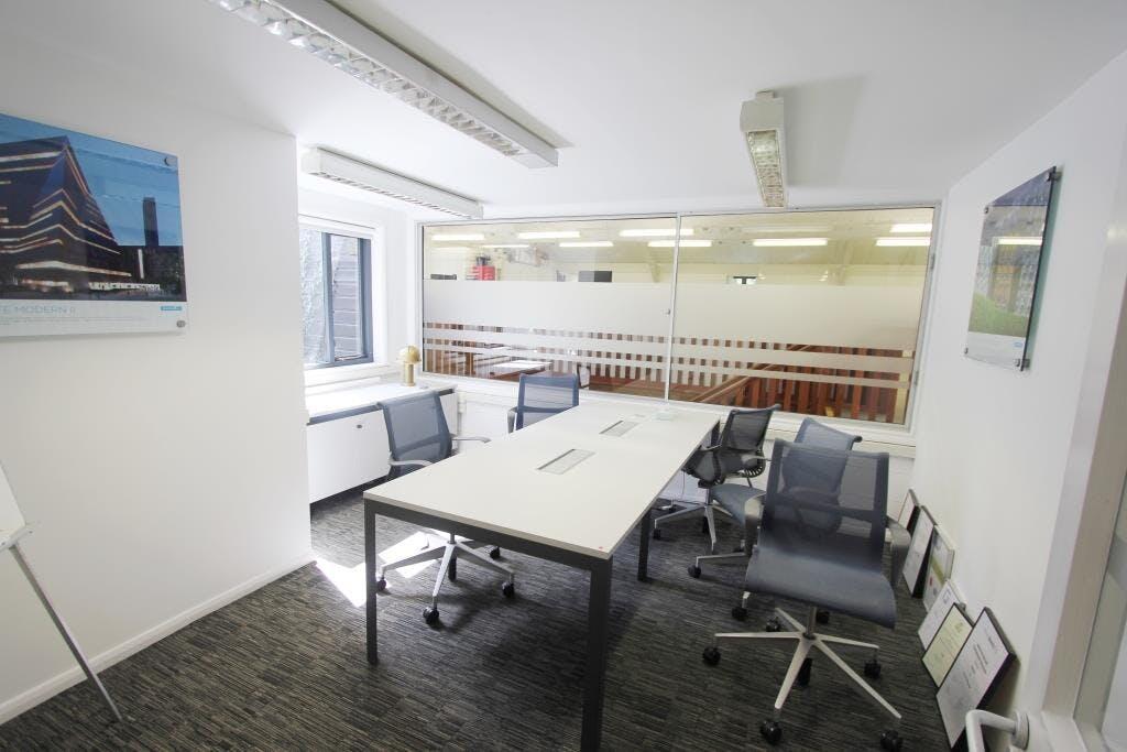 6 meeting room.JPG