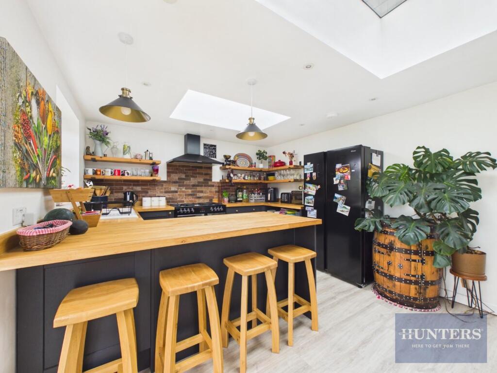House in Cheltenham, Warden Hill, Leckhampton - More