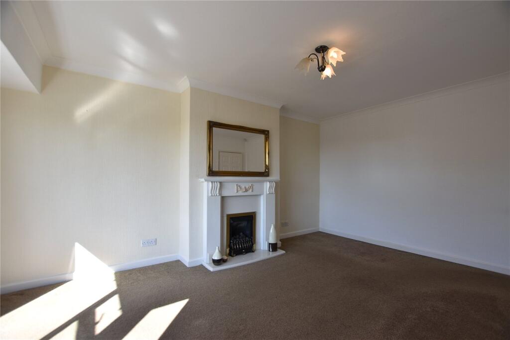 Cumberland Drive, Royton, Oldham, Greater Manchester, OL2 photo 4