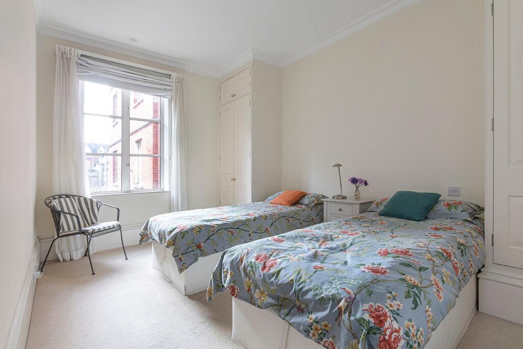 Apartment in London - View 5