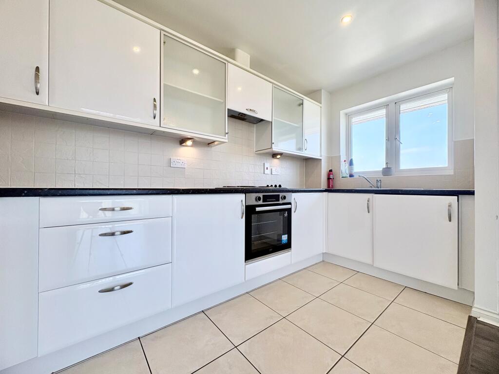 Taverners Way, HODDESDON - View 3