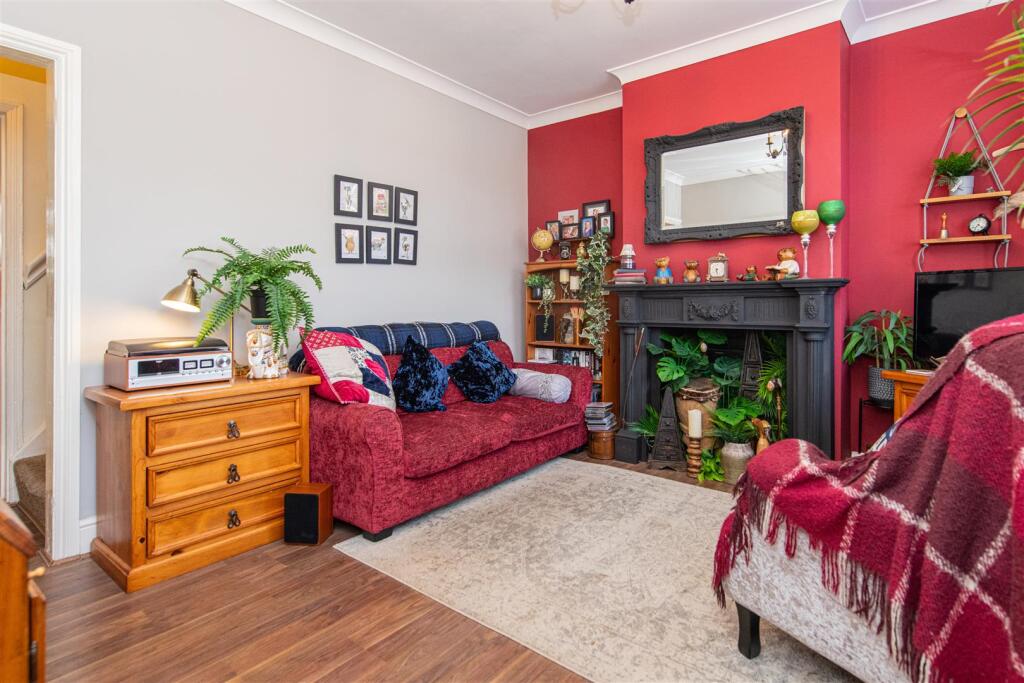 House in Kettering, Avondale - More