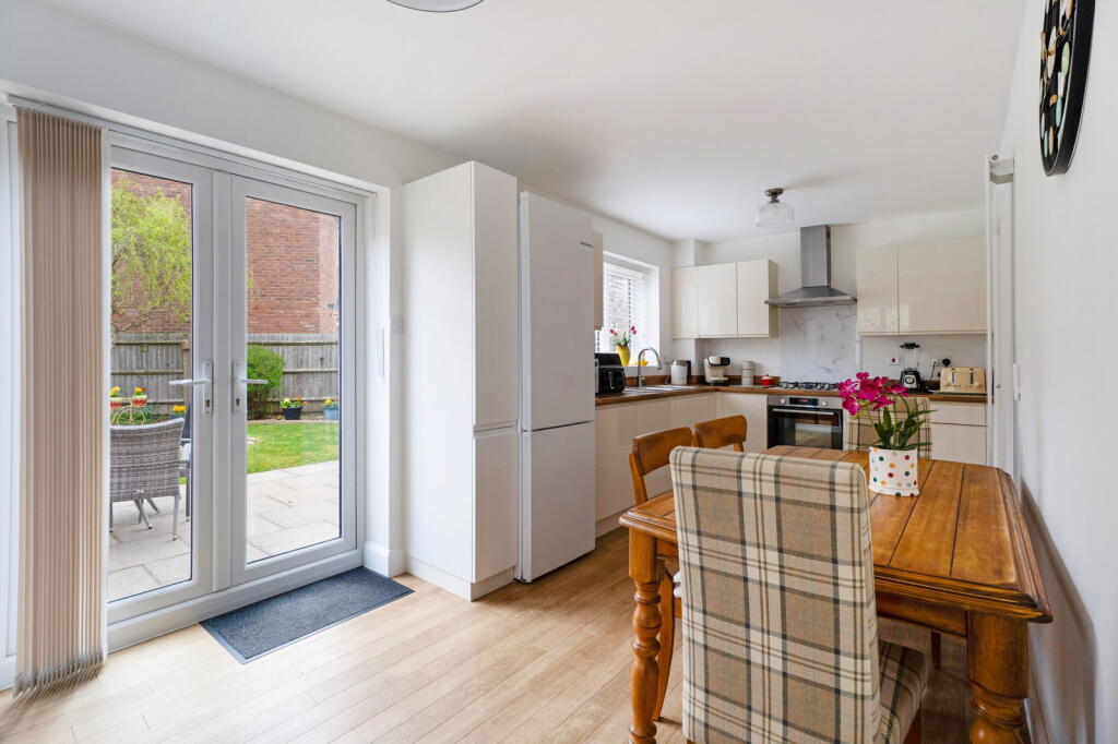 Hawkins Way , Newbold on Stour, Warwickshire, CV37 8FG photo 4