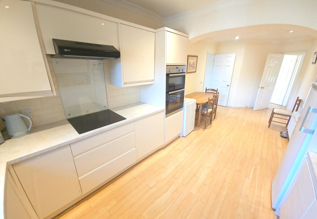 Farriers Close, Woodley, RG5 3DD photo 4