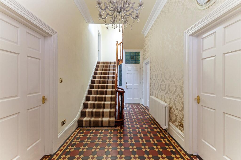 House in Bristol, Clifton - More