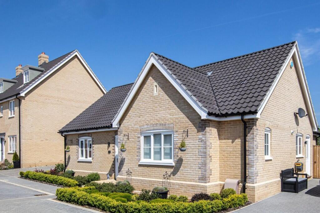 Main image of property: Barsham Vale,
Butterfly Drive,
Beccles,
Suffolk,
NR34 9YJ