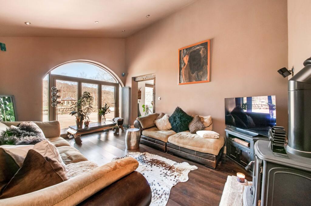 House in Kirklees, Holme Valley - View 3