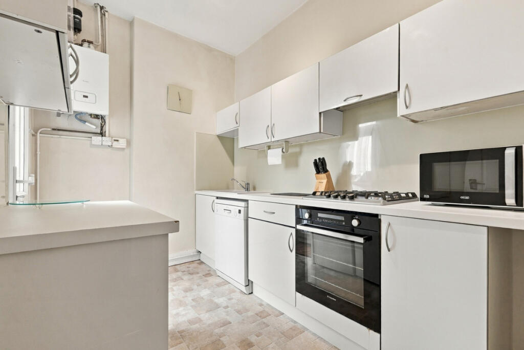 Apartment in Southend-on-Sea - View 2