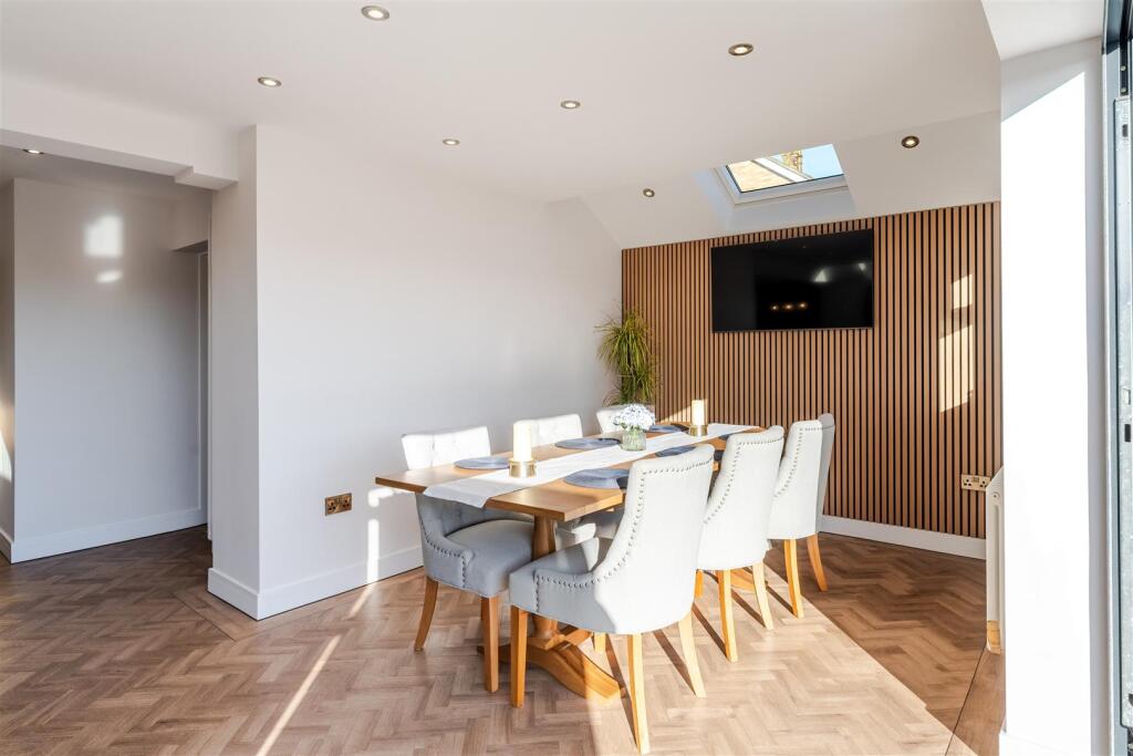 Beautifully presented family home in the heart of Yatton photo 4