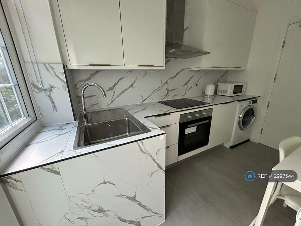 Apartment in London - More