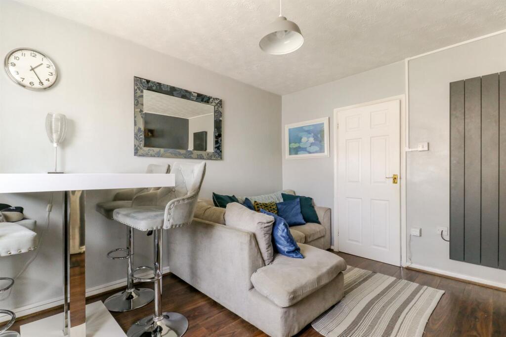 Apartment in London, Enfield Lock - View 3
