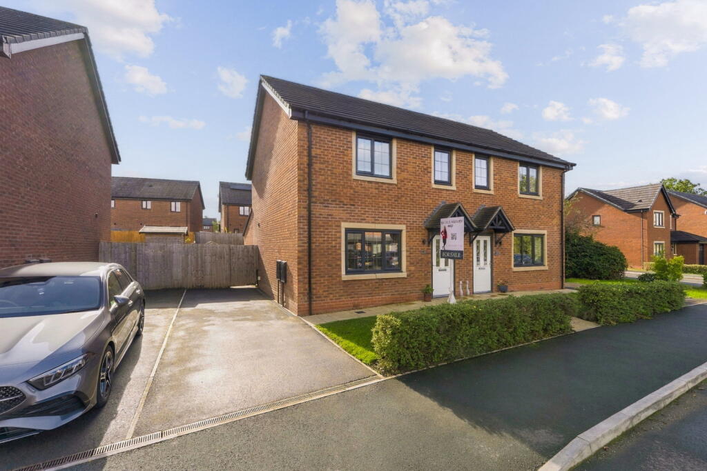 3-bed semi-detached on Kestrel Close, Congleton, Cheshire, CW12 3QX, £325,000