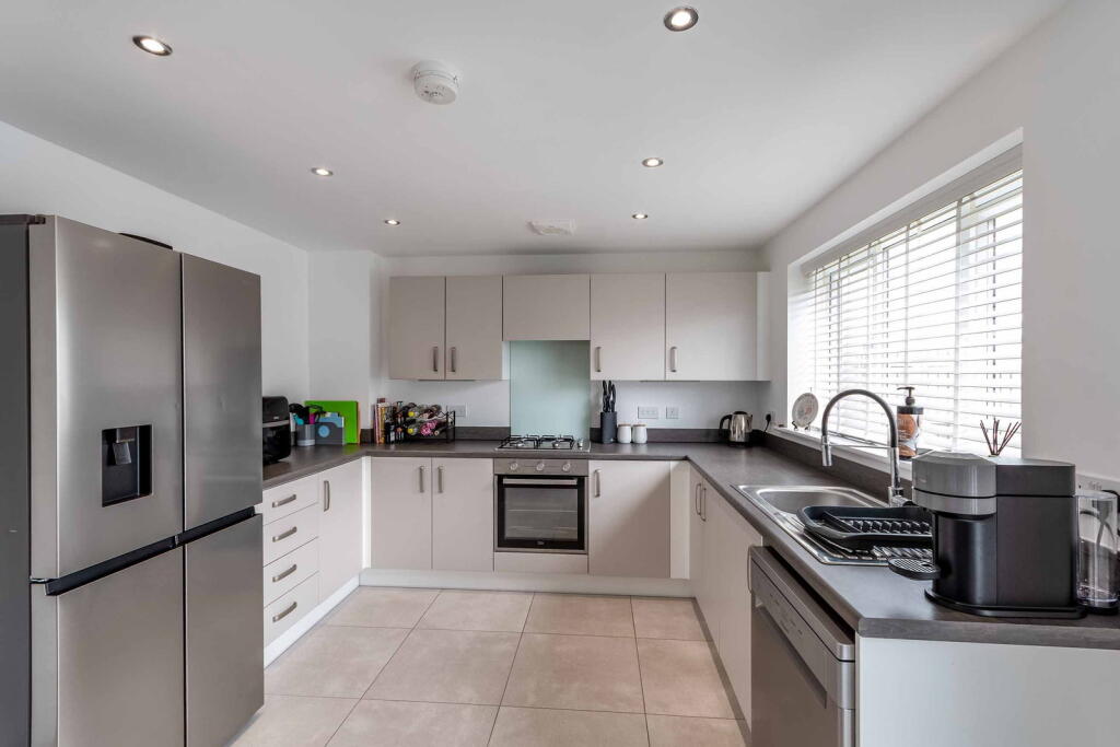 Diamond Close, Ollerton, NG22 9YP photo 3