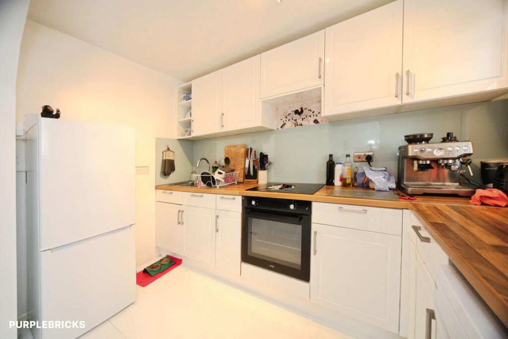 Apartment in Luton - More