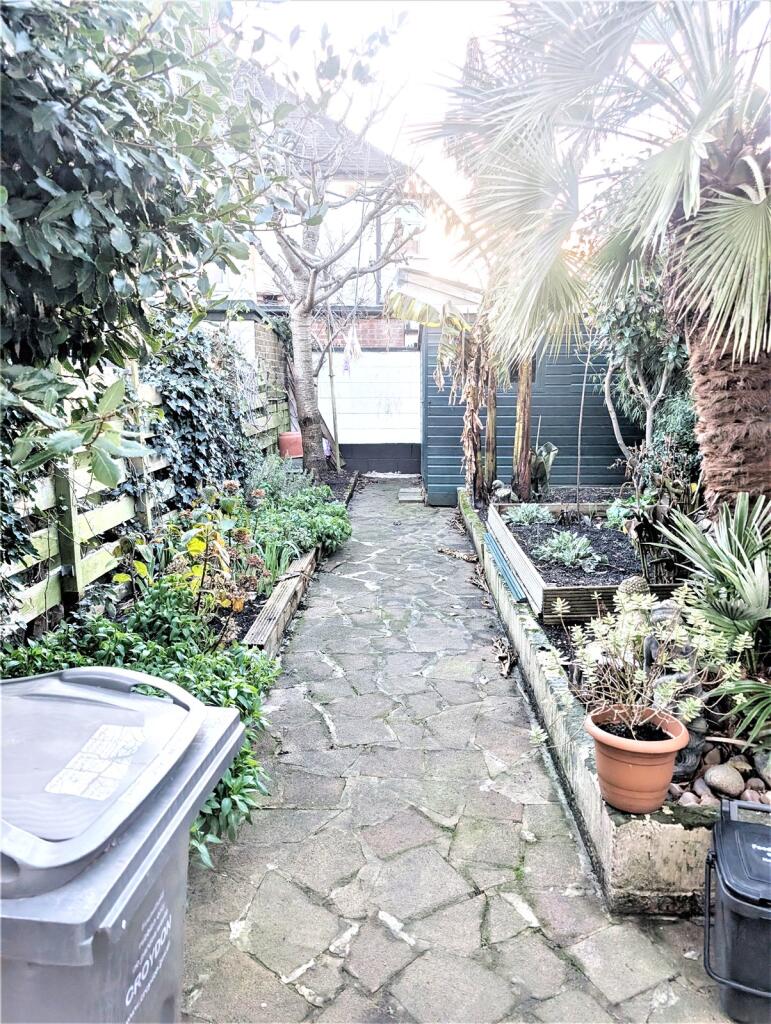 House in Croydon - More