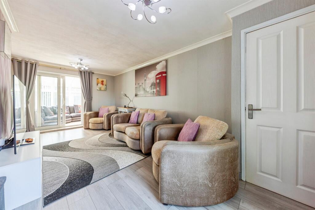 House in South Kesteven, Grantham - View 2