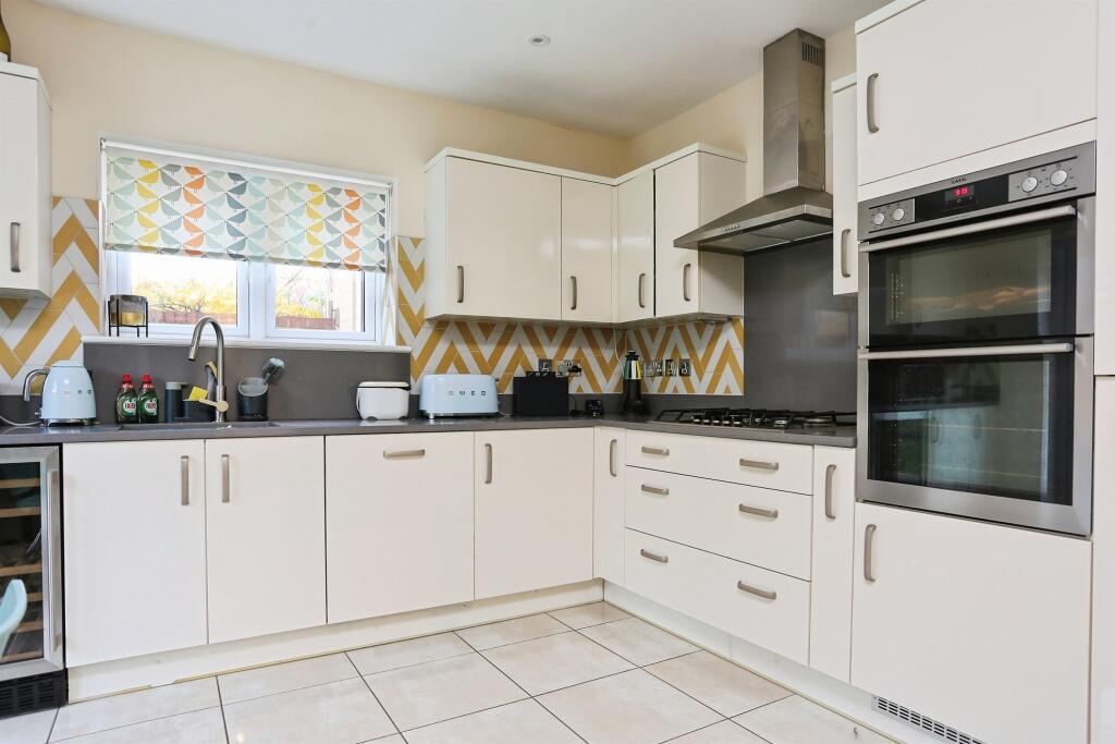 Bramble Close, Barleythorpe, Oakham photo 3