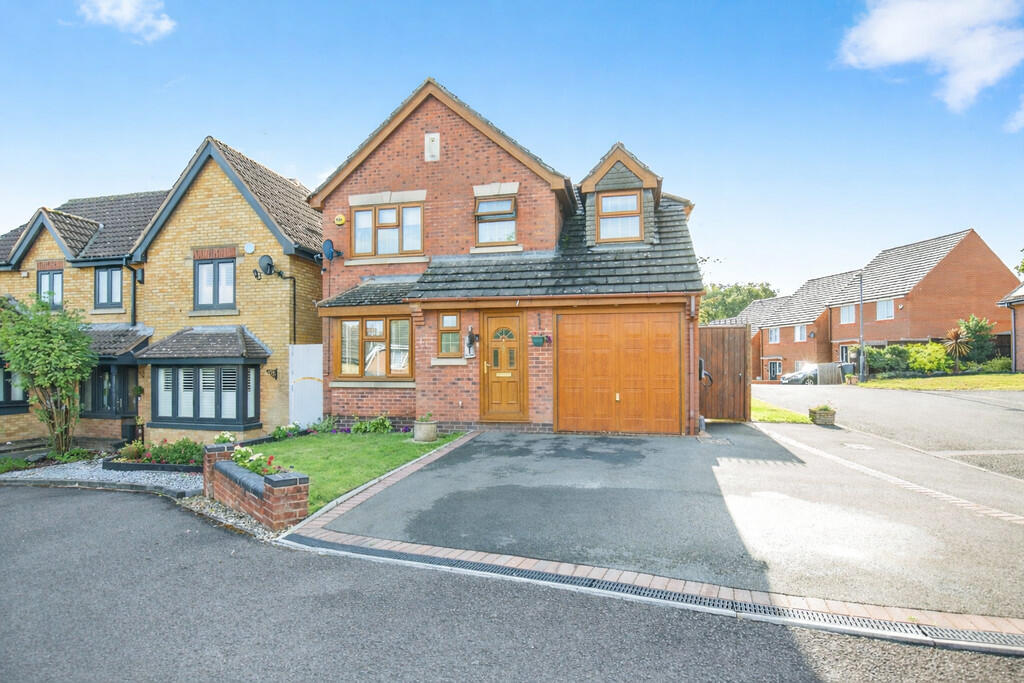Main image of property: Silverbirch Close, Hartshill