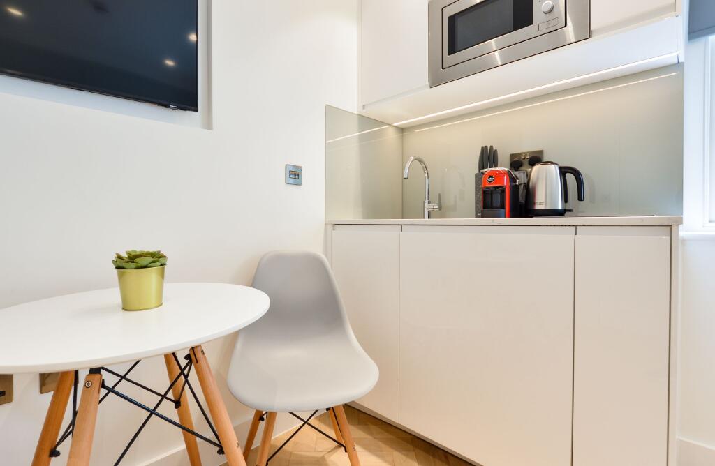 Apartment in London - View 5