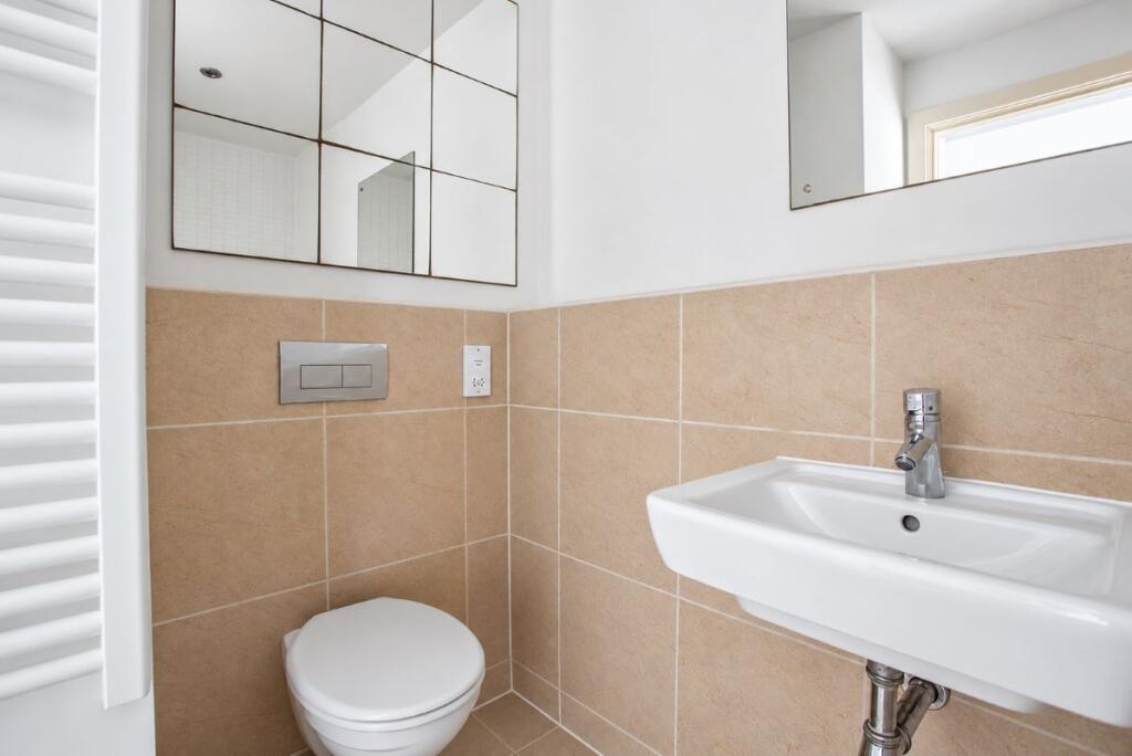 Apartment 80 City Point, 1 Solly Street, Sheffield, South Yorkshire, S1 4BX photo 4